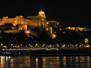 Budapest_and_the_Danube_--_at_night_-b